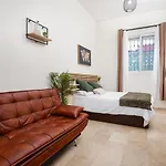 Διαμέρισμα Central Studio Apartment *