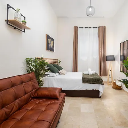 Central Studio Apartment * Malaga